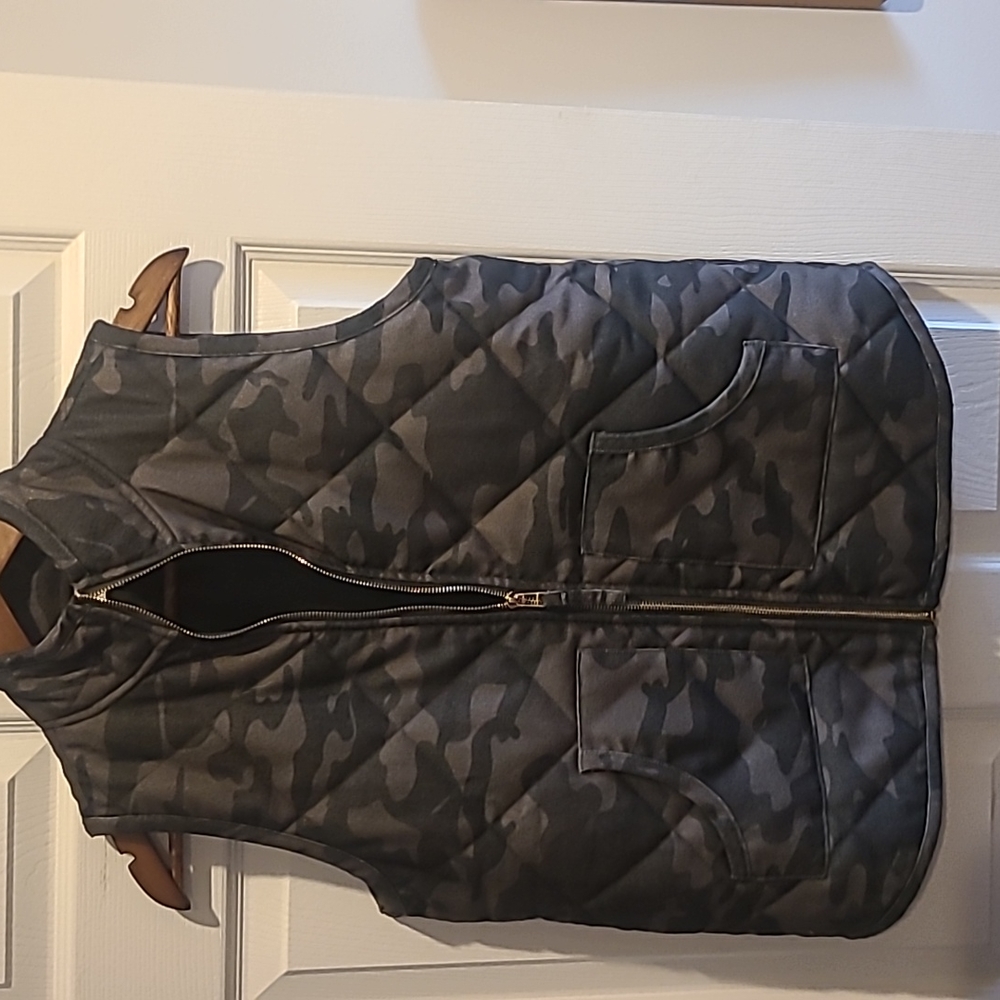 Women's Mud Pie Quilted Camouflage Vest